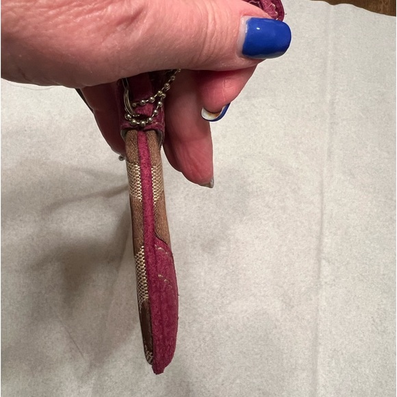 EUC Coach Women’s Wristlet - Picture 11 of 12